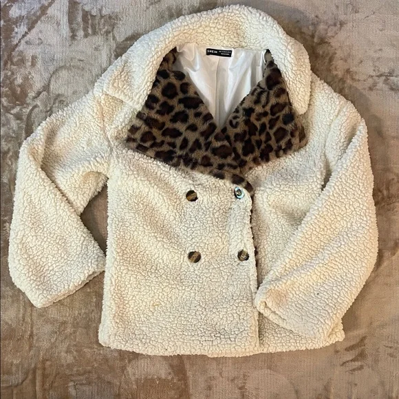 đź‘‘SHEIN Cream Fleece Coat with Leopard Print Accent - Picture 1 of 6